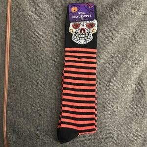 NWT Skull striped socks